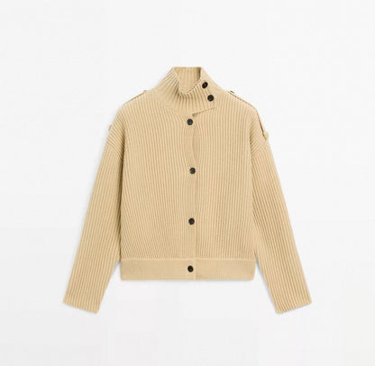 Strickjacke mit Knöpfen