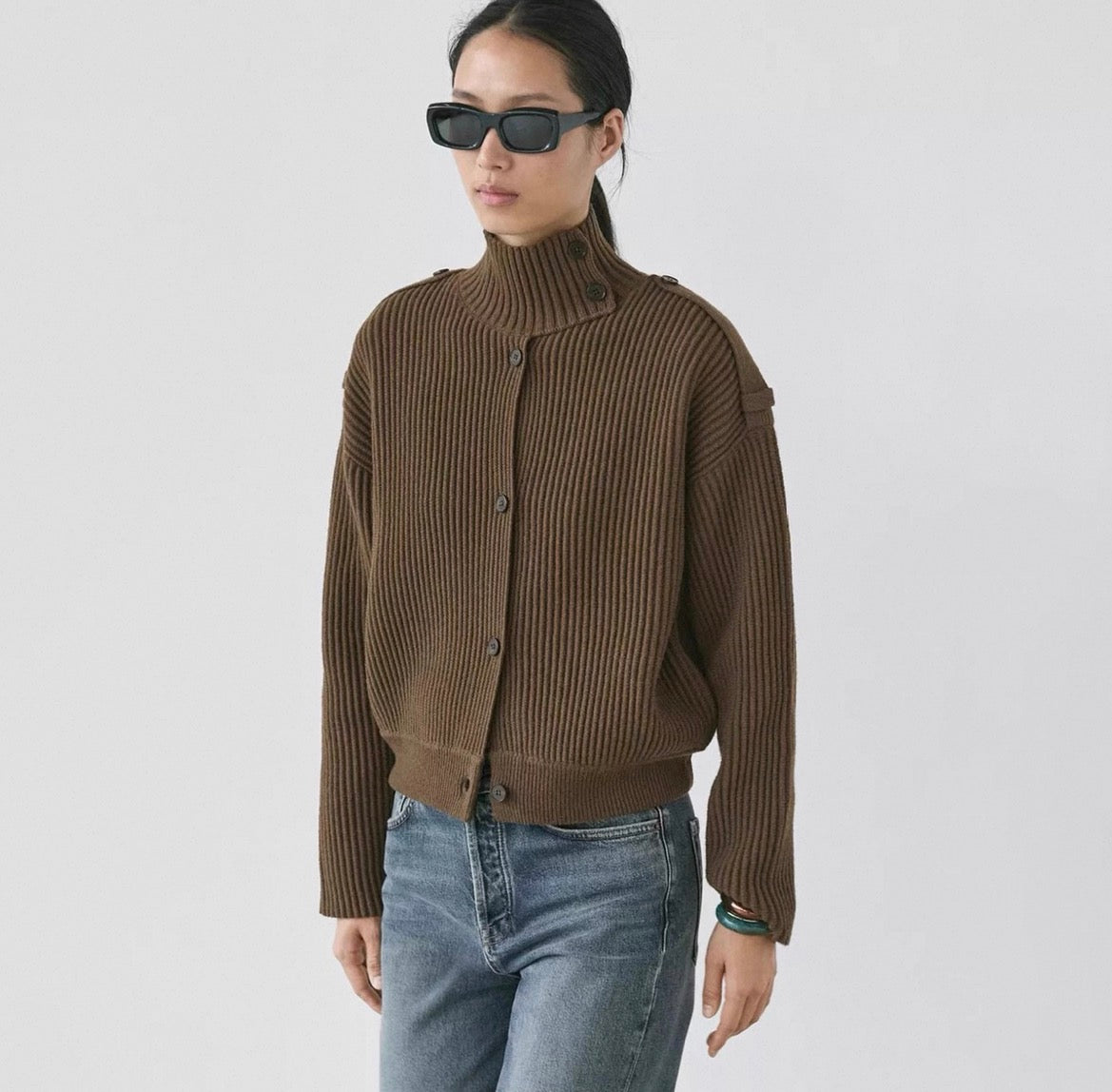 Strickjacke mit Knöpfen