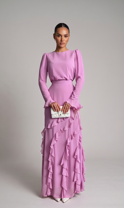 Tailliertes Maxikleid mit Volants