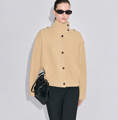 Strickjacke mit Knöpfen