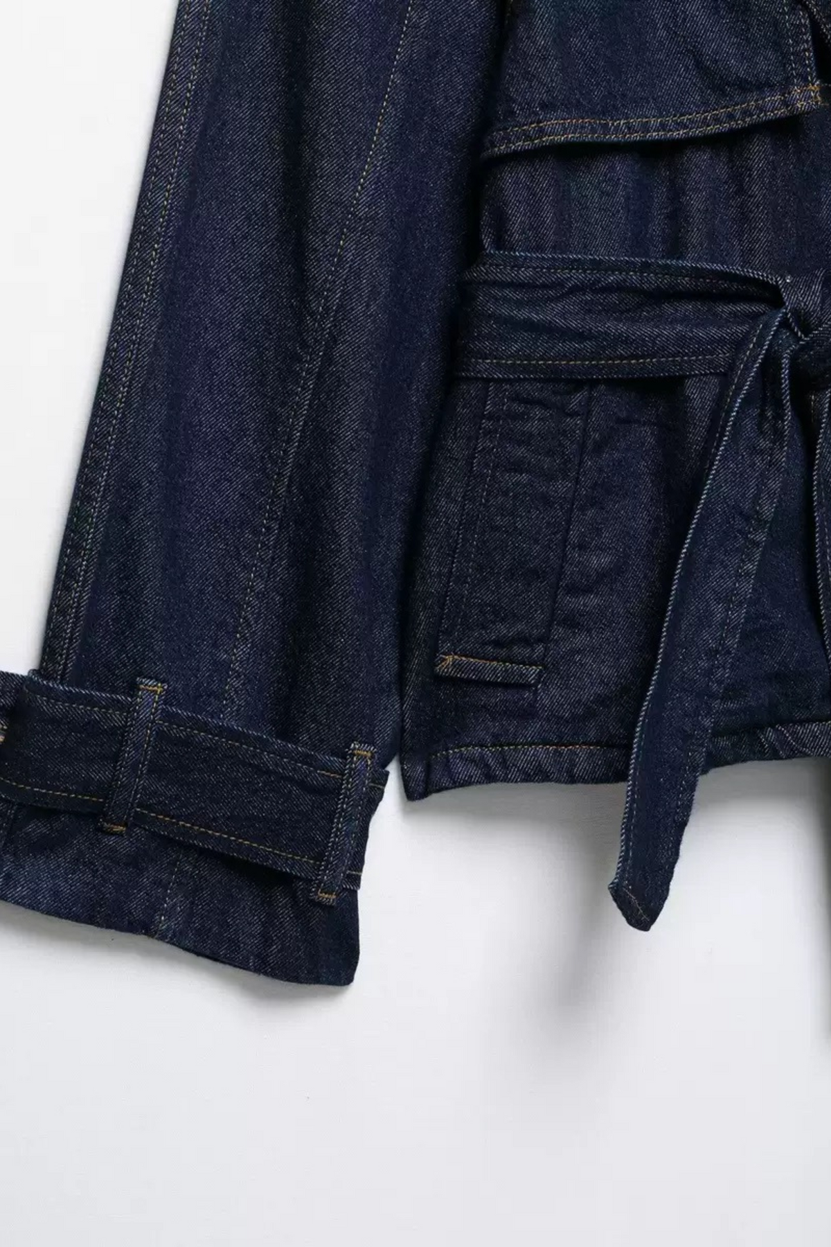 Jeansjacke mit Gürtel
